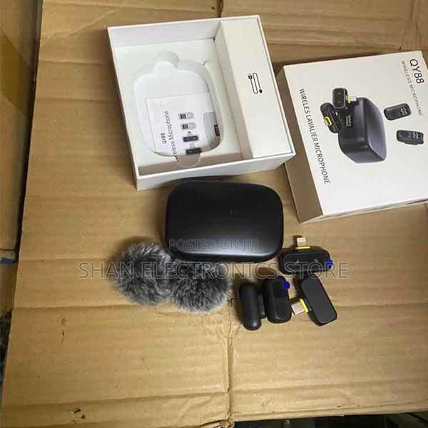Lightweight Design Wireless Dual Receiver Microphone Qy88 Magnetic Mic