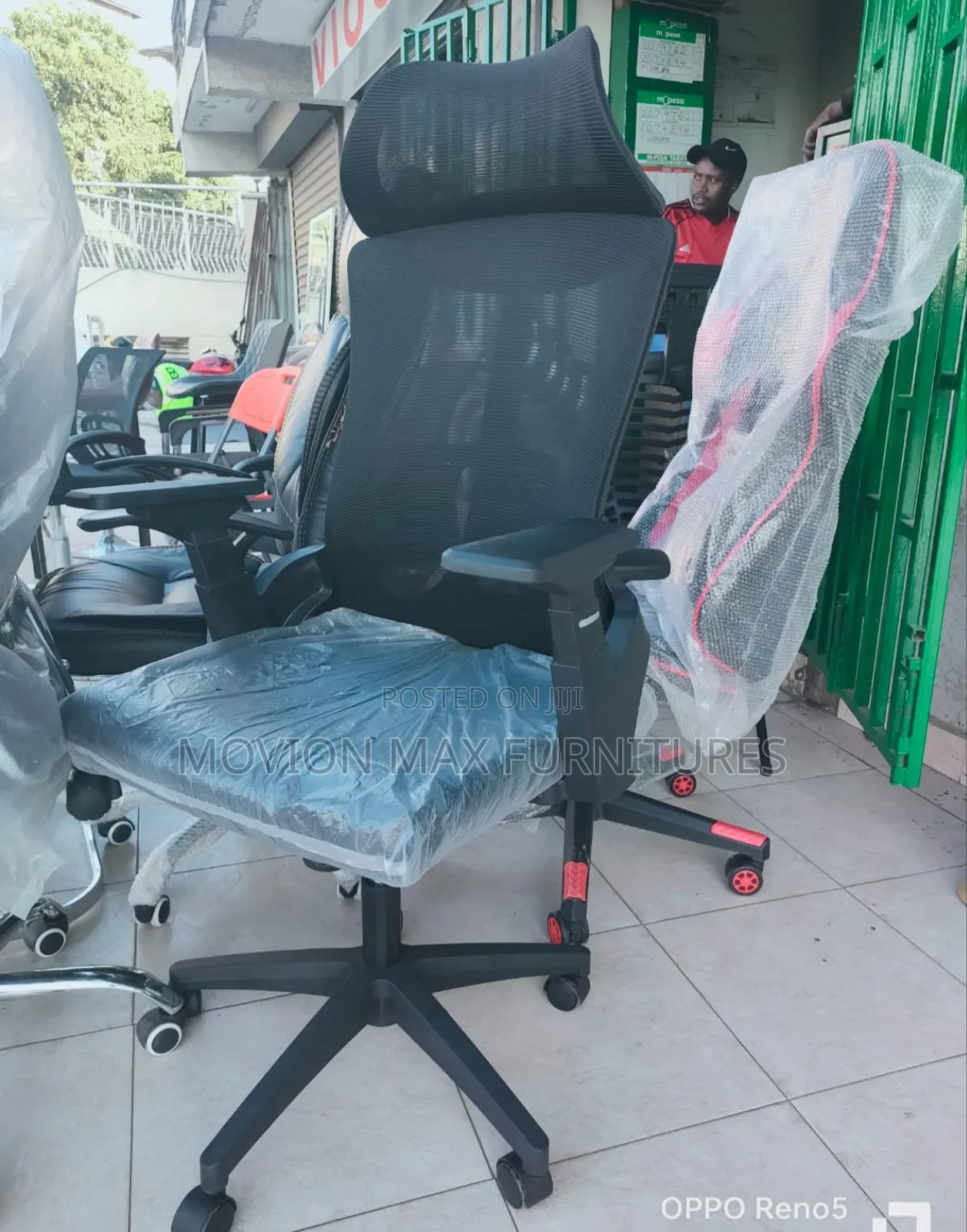 Adjustable Arm Orthopaedic Chair