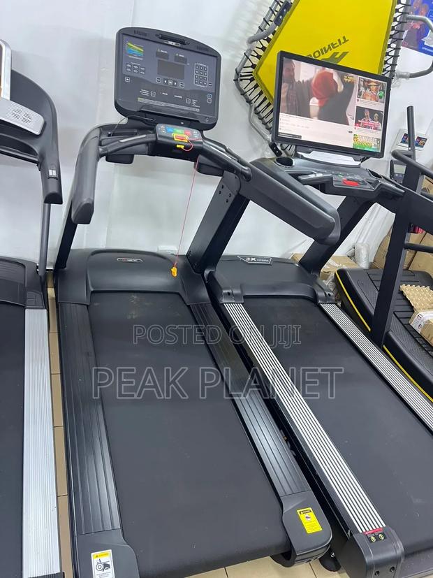 7hp Commercial Gym Treadmill 210kg Capacity