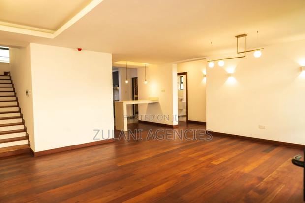 4bdrm Duplex in Rosslyn for rent - thumbnail 2