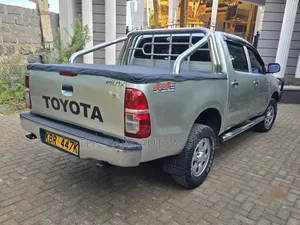Toyota Hilux 2011 Silver