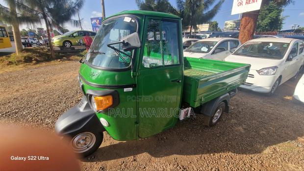 New Piaggio Scooter 2024 Green - main view