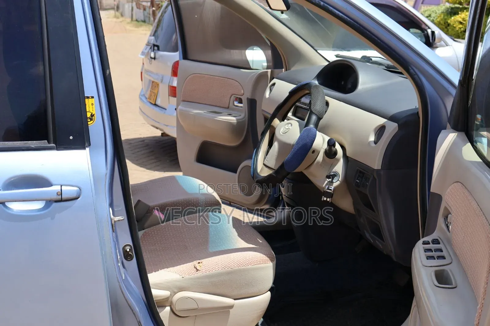 Toyota Sienta 1.5 FWD 2012 Blue