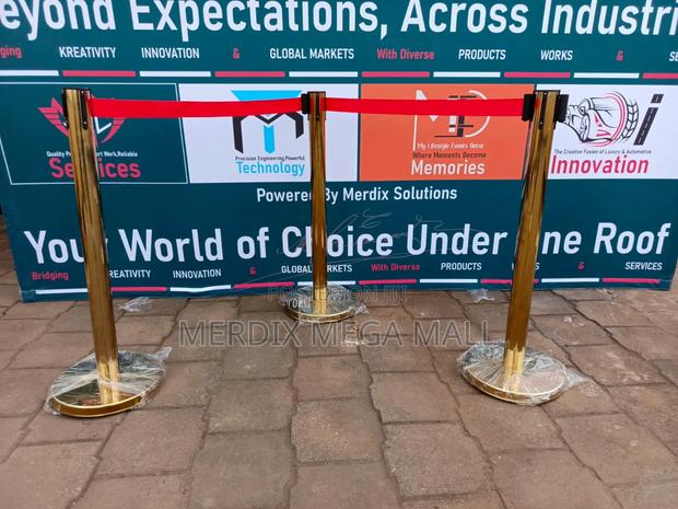 Bank Que Stands,Stanchion,Gold Stanchions - main view