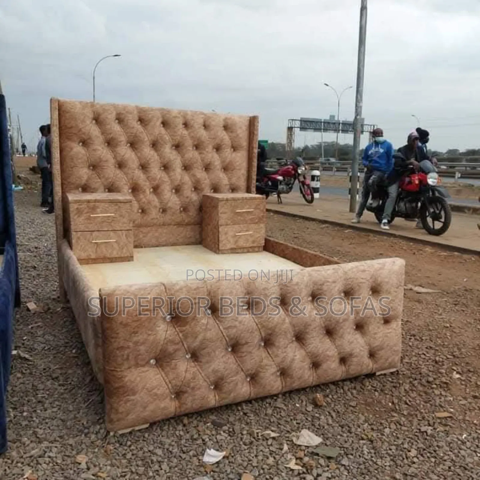 5 by 6 Royal Tufted Storage Bed