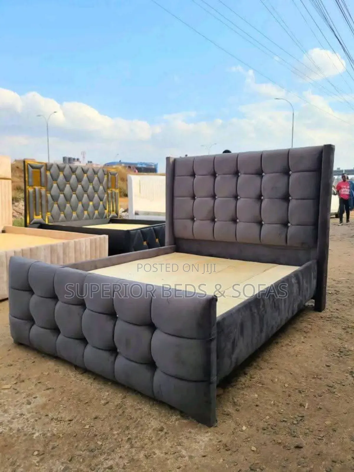 Grey Cube Tufted Bed Size 5 by 6