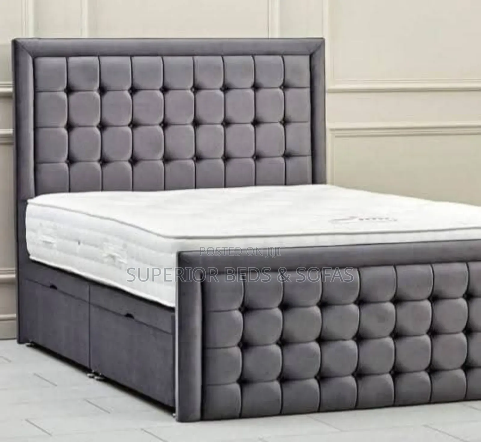 Modern Cube Tufted Bed Size 5 by 6 for Sale