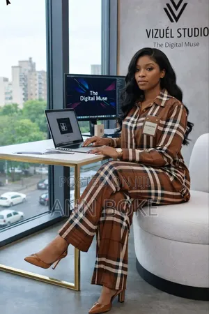 It's a Burberry 2pc*
*Silk Material*
*M-2xl