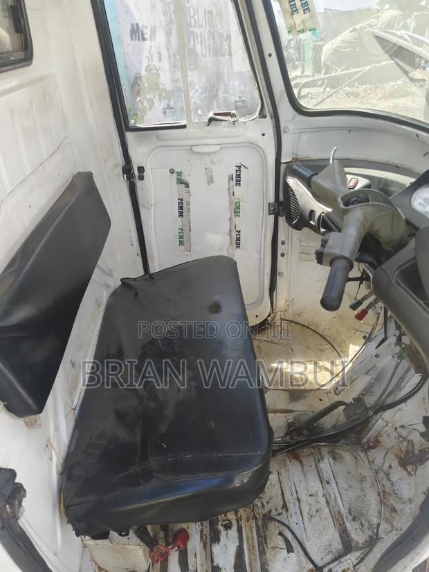 Piaggio 2011 White - main view