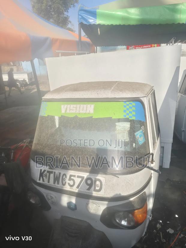 Piaggio 2011 White - thumbnail 6