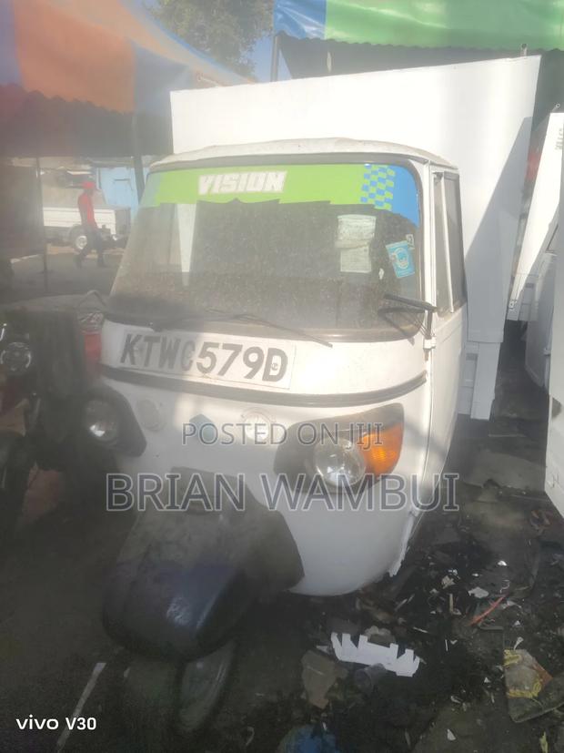 Piaggio 2011 White - thumbnail 7