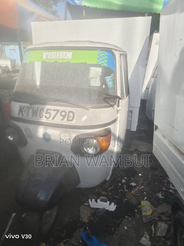 Piaggio 2011 White - thumbnail 8