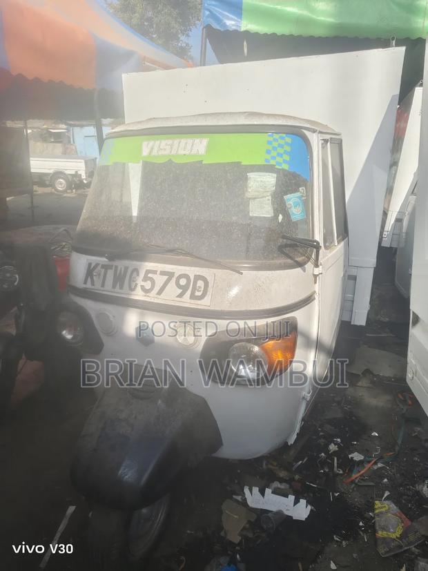 Piaggio 2011 White - thumbnail 9