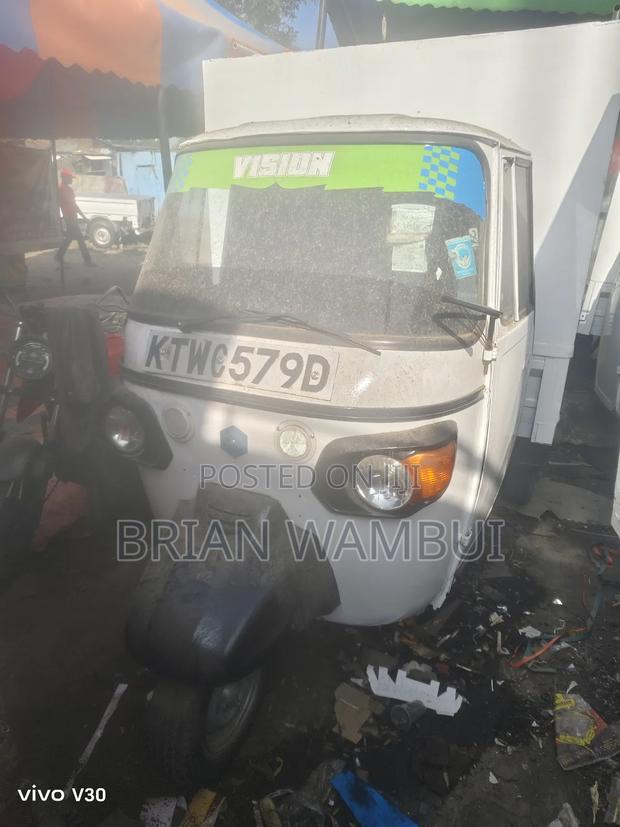 Piaggio 2011 White - thumbnail 10