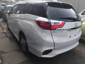 Honda Fit Shuttle 1.5 Hybrid 4WD 2019 White