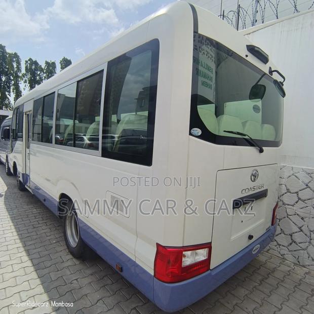 Toyota Coaster 2018 White - thumbnail 5