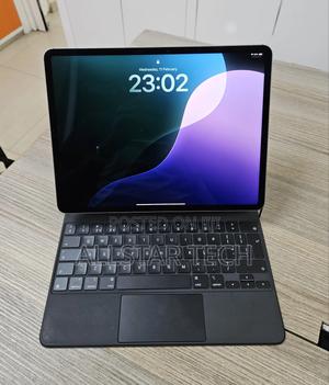 Apple iPad Pro 12.9 (2022) 256 GB Gray - main view