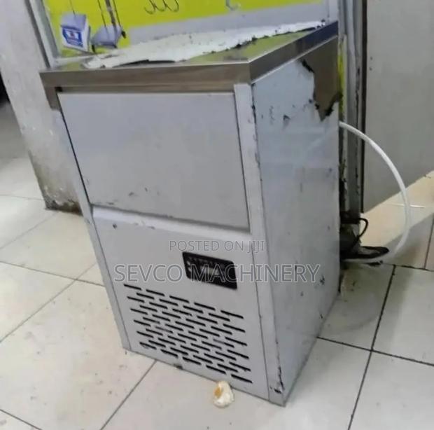 Heavy Duty 30kg Ice Cube Maker Machine - main view