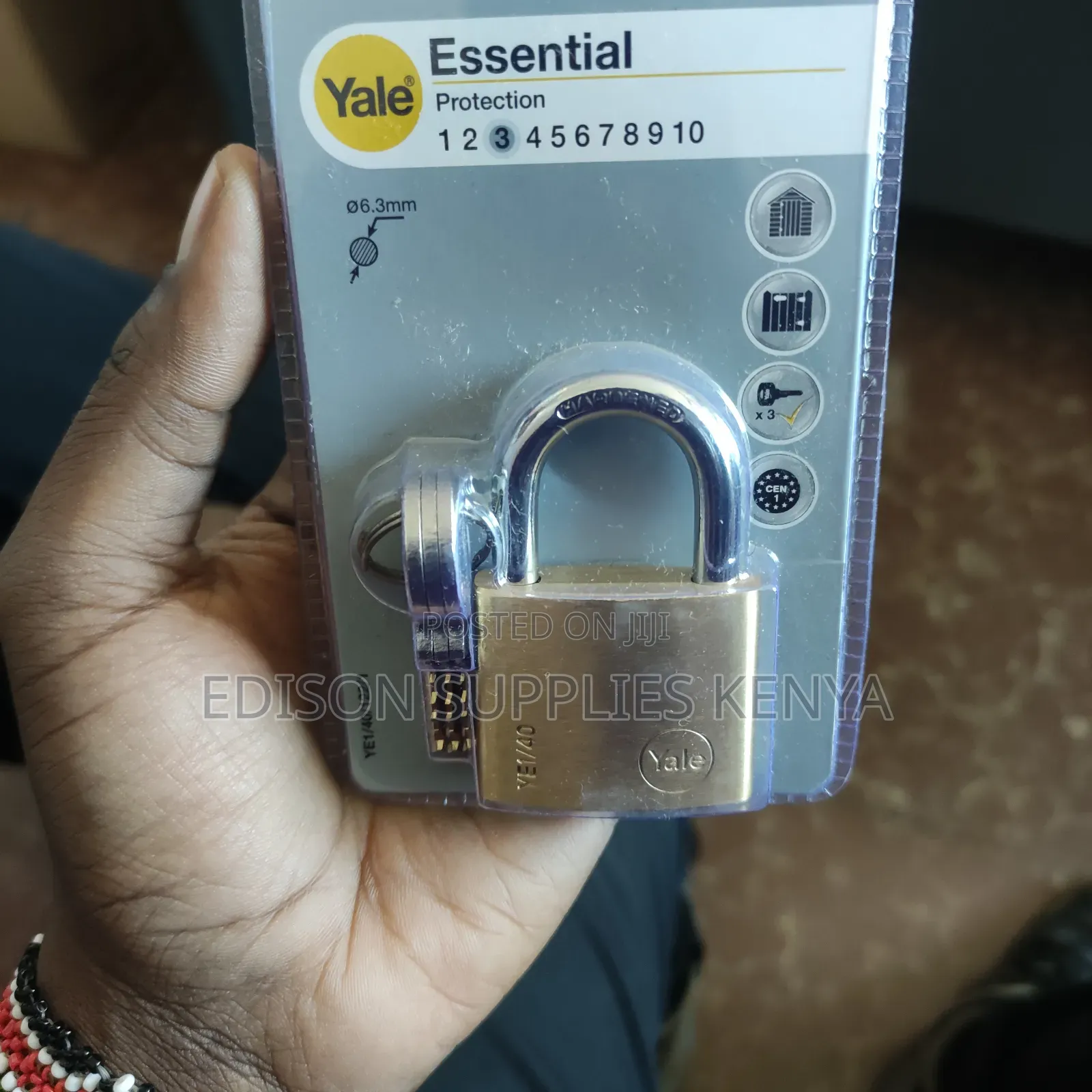 Yale Padlock 40mm Brass Essential Padlock 3 Keys Safe Security