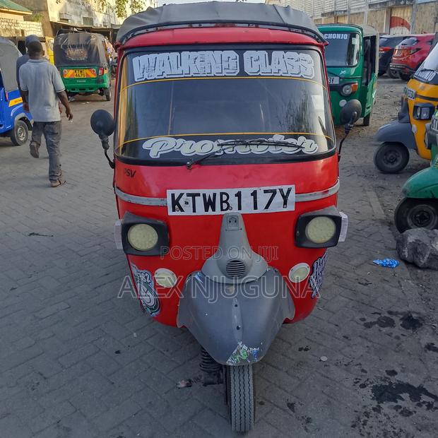 Piaggio Scooter 2019 Red - main view