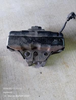 Landcruiser Lc100 Series Bonnet Lock/Latch