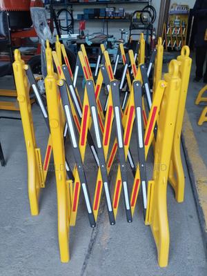 Adjustable Safety Barricade For Construction Sites - main view