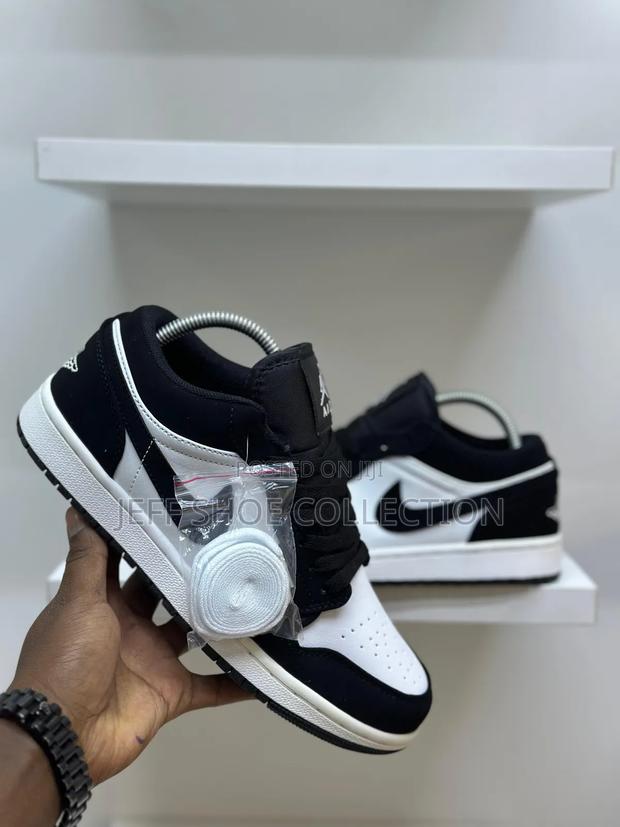 Air Jordan 1 Low Panda - thumbnail 3