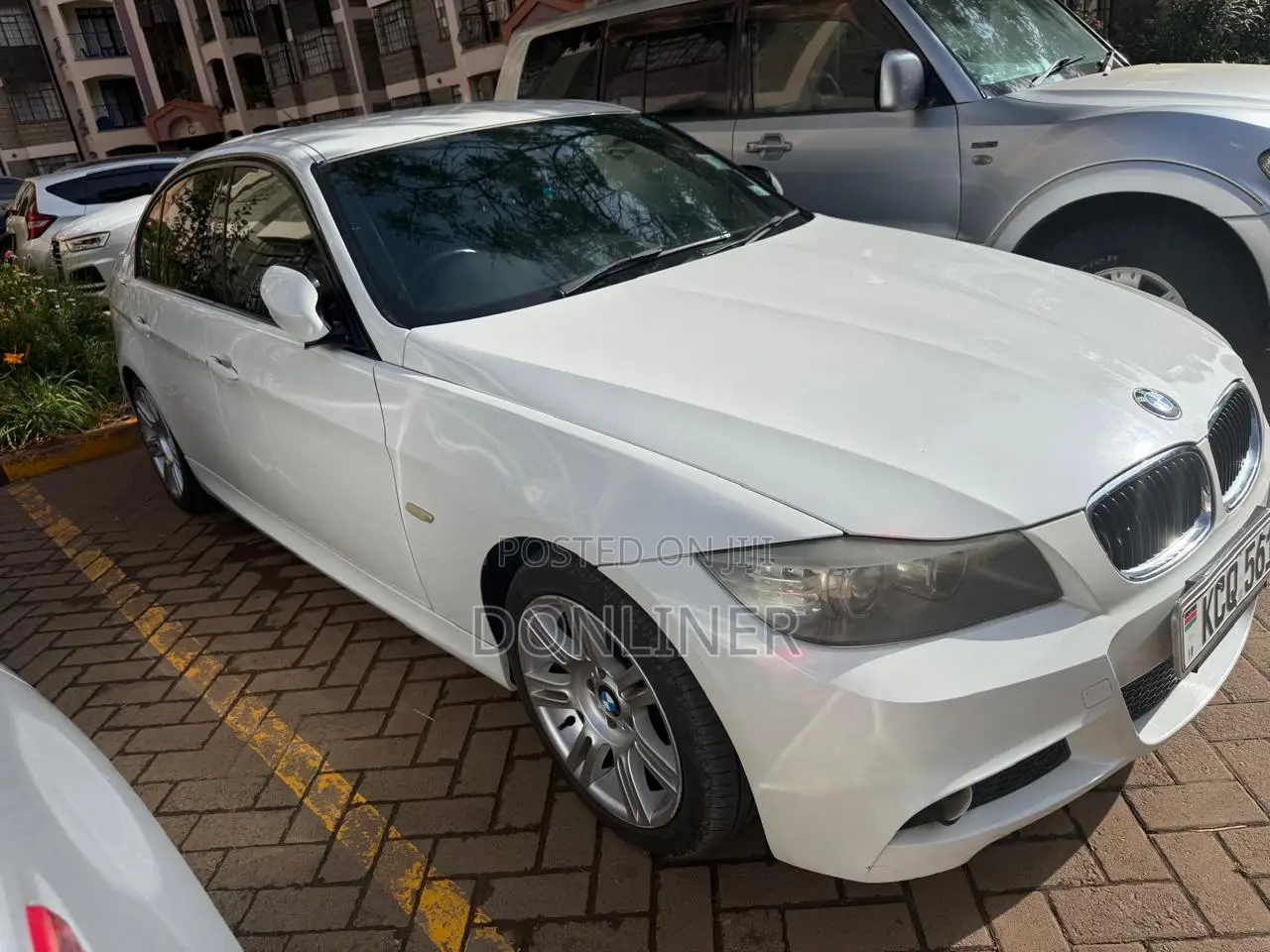 BMW 320i 2011 White