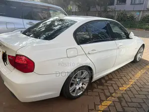 BMW 320i 2011 White