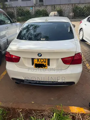 BMW 320i 2011 White
