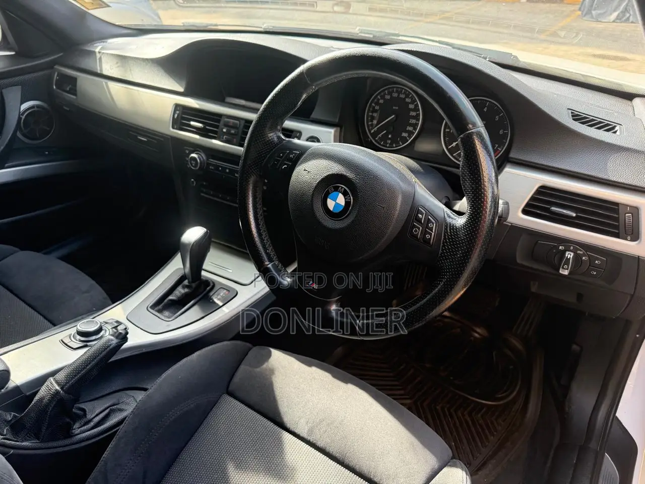 BMW 320i 2011 White