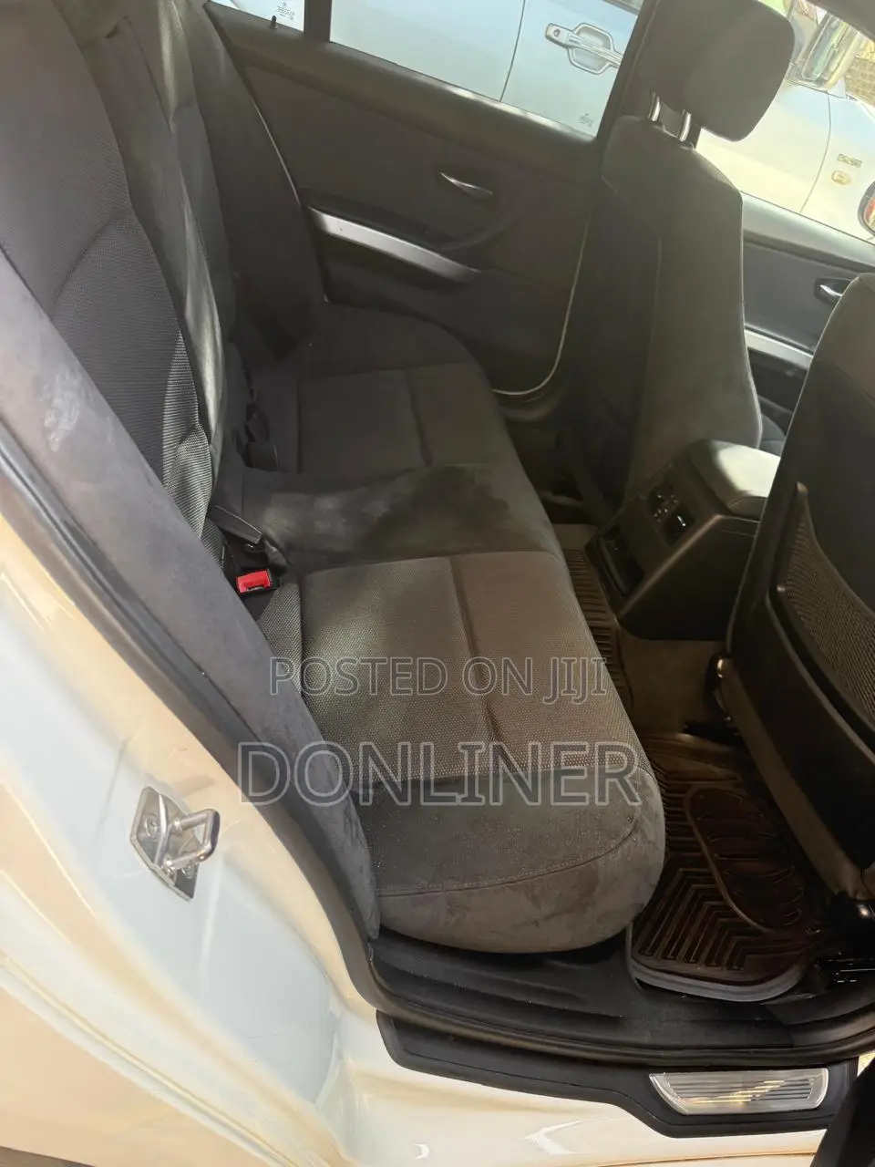 BMW 320i 2011 White