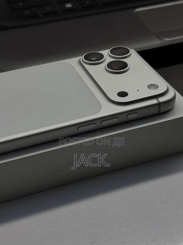 New Apple iPhone 17 Pro Max 512 GB White - main view