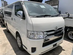 Toyota HiAce 2019 White