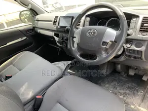 Toyota HiAce 2019 White