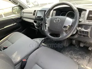 Toyota HiAce 2019 White