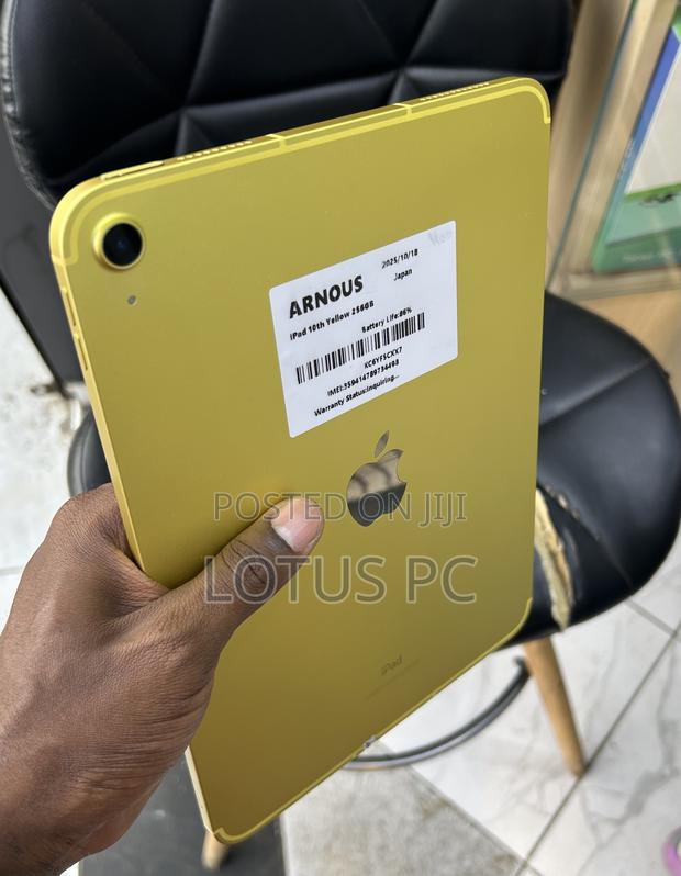 Apple iPad Pro 11 (2022) 256 GB Yellow - main view