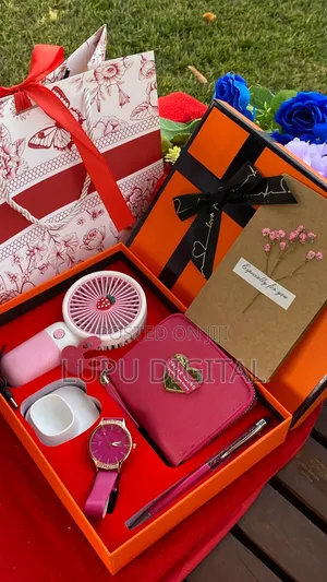 Rechargeable Portable Fan
Purse/Wallet
Watch
Fan Holder 
Card Bag