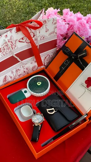 Rechargeable Portable Fan
Purse/Wallet
Watch
Fan Holder 
Card Bag