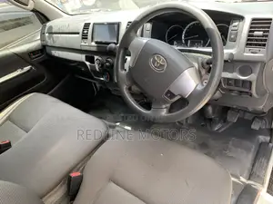 Toyota HiAce 2018 Pearl