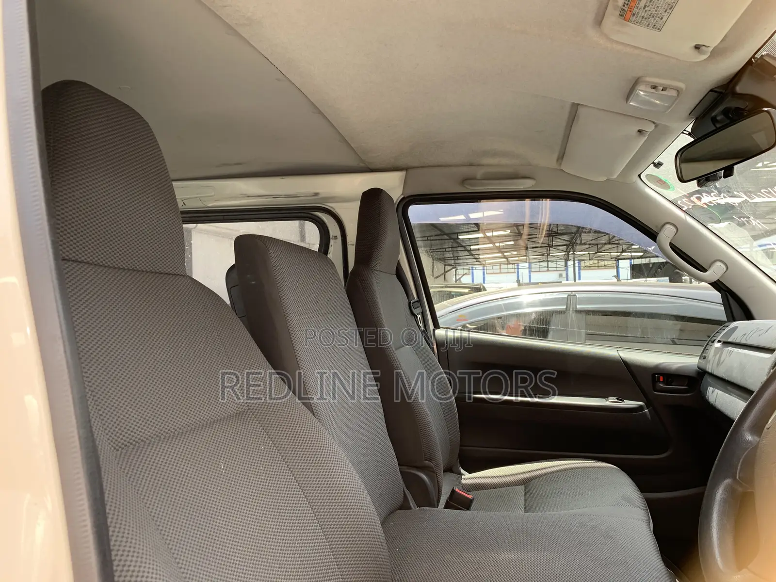 Toyota HiAce 2018 Pearl