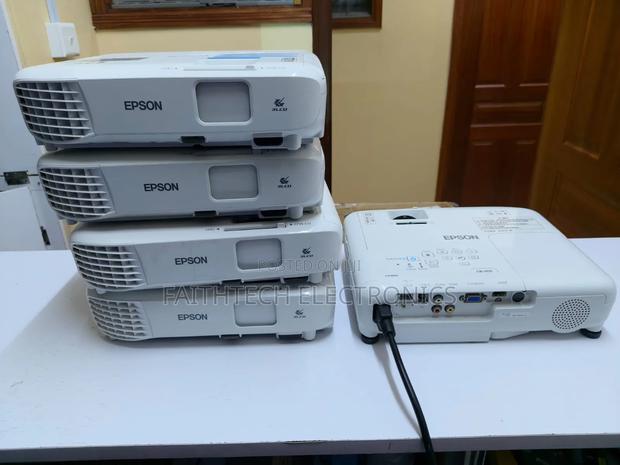 Epson Cb Xo5 School Projector - main view