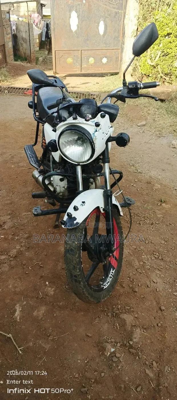 Bajaj Boxer 150 UG 2020 White - main view