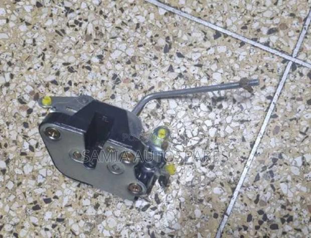 Hilux Door Lock Latch Mechanism - main view