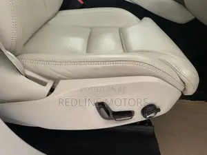 Volvo XC90 T6 Momentum 7 Passenger AWD 2020 Pearl