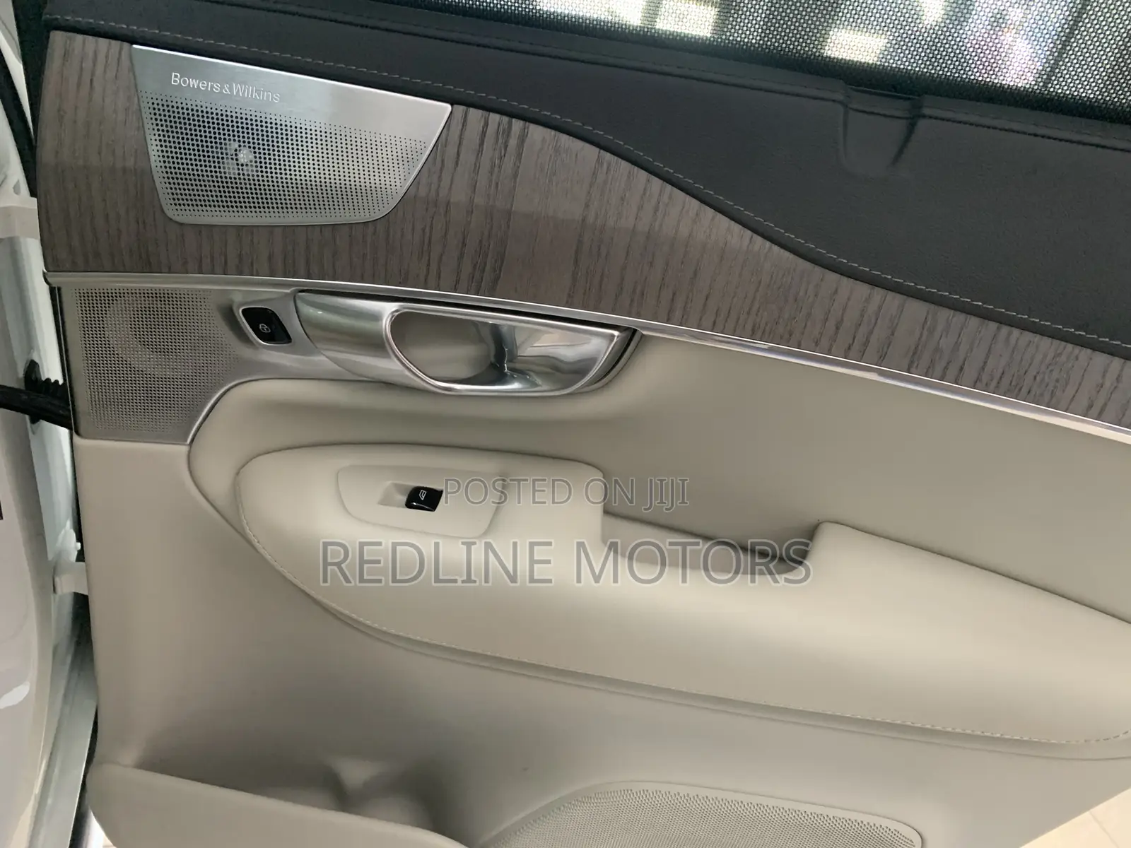 Volvo XC90 T6 Momentum 7 Passenger AWD 2020 Pearl