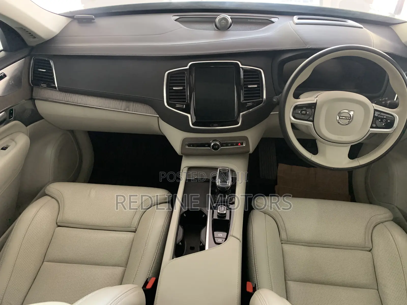 Volvo XC90 T6 Momentum 7 Passenger AWD 2020 Pearl