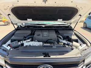 Toyota Land Cruiser 2024 White
