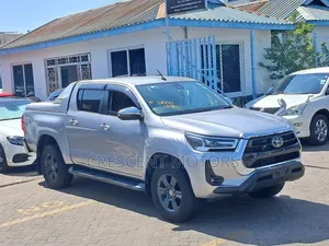 Toyota Hilux 2020 Silver