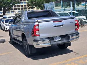 Toyota Hilux 2020 Silver